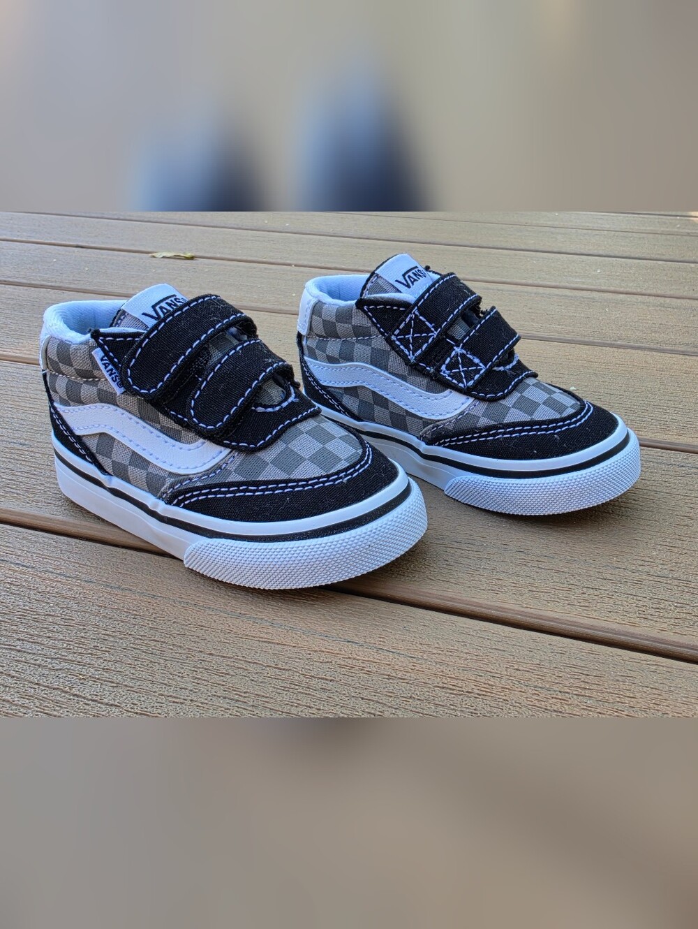 NWOT Vans Kids Brooklyn Mid Top Sneaker